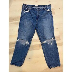 Abercrombie & Fitch 90’s Straight Ultra High Rise Distressed Jeans Size 35 / 20R